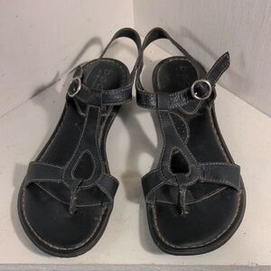 b.o.c. Black Leather T-Strap Sandals